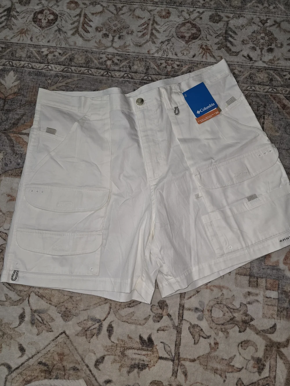 Columbia Men’s White Cargo Shorts with Multi-Pocket Design